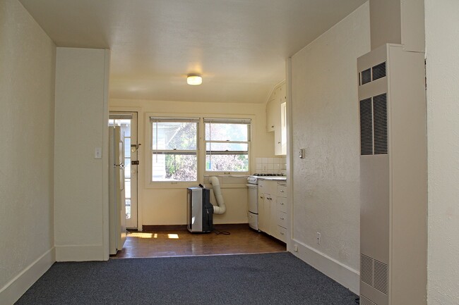 Photo - 1622-1628 SE 32nd Pl / 3259-3261 SE Market St Unit 3261