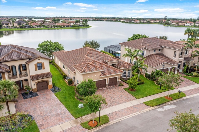 Photo - 8940 Edgewater Pl