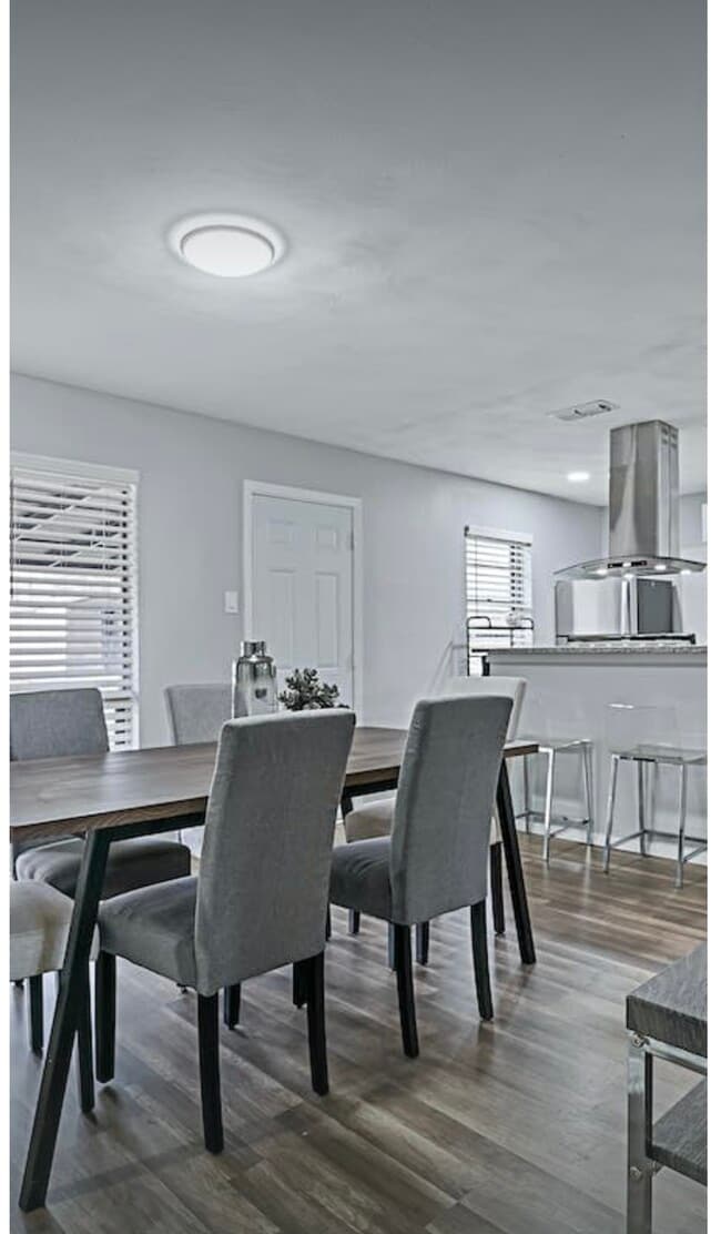 Photo - 2302 Royal Dr