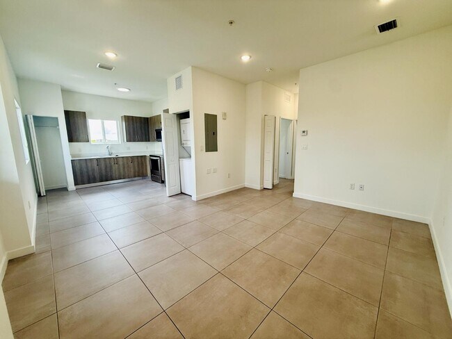 Photo - 1295 W 69th St