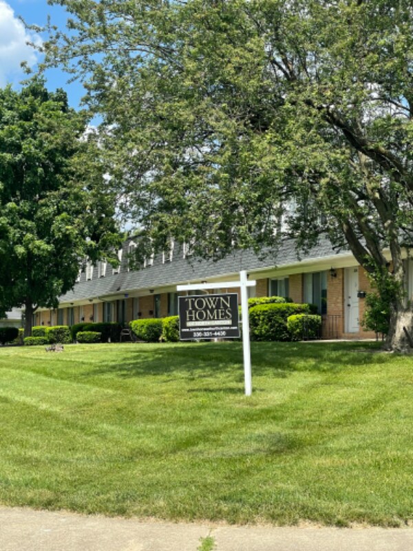 424 Sheraton Dr NW Townhome Townhome Rental in North Canton OH