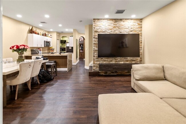 Building Photo - 6037 SW 19th St