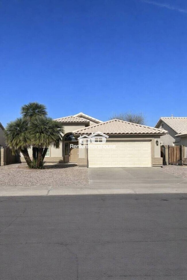 Building Photo - Contemporary style and space in Gilbert!