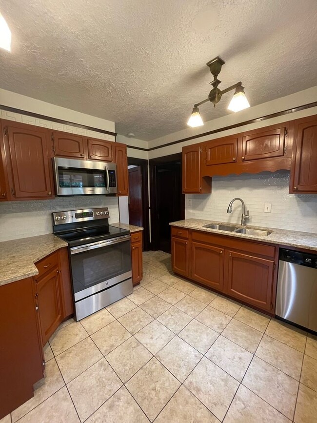 Photo - 499 Littleton St