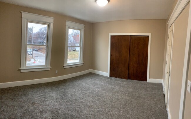 Photo - 1331 N Division St