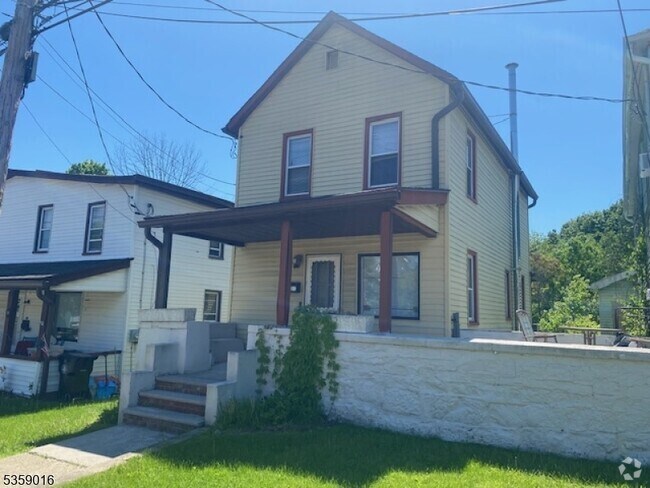 Building Photo - 112 Stoll St Rental