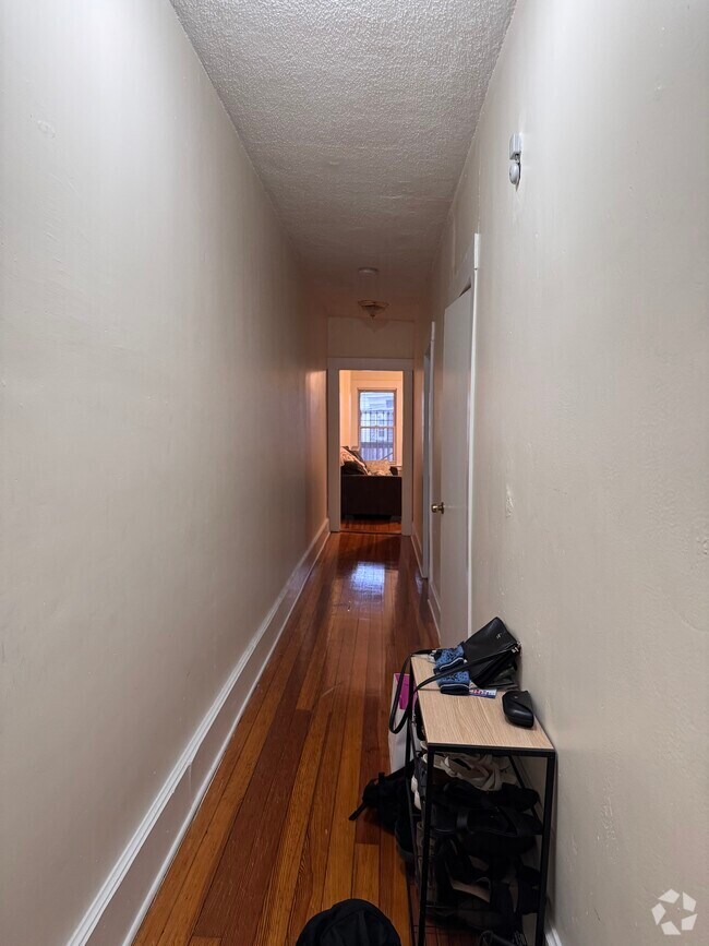 Building Photo - 132 1/2 Oxford St Unit 12 Rental