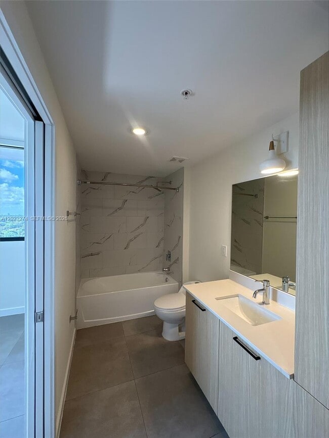 Building Photo - 16395 Biscayne Blvd Unit 1310