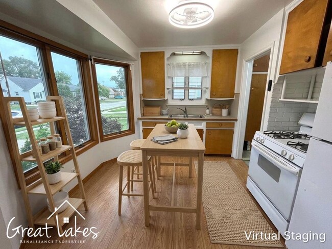 Photo - 16206 Forest Ave