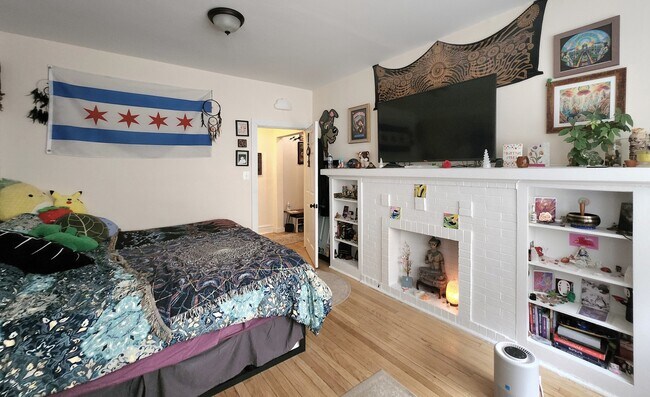 Photo - 4422 N St Louis Ave Unidad 2A