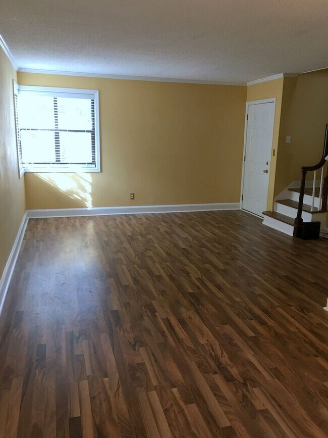 Photo - Townhouse in Hampton Hills