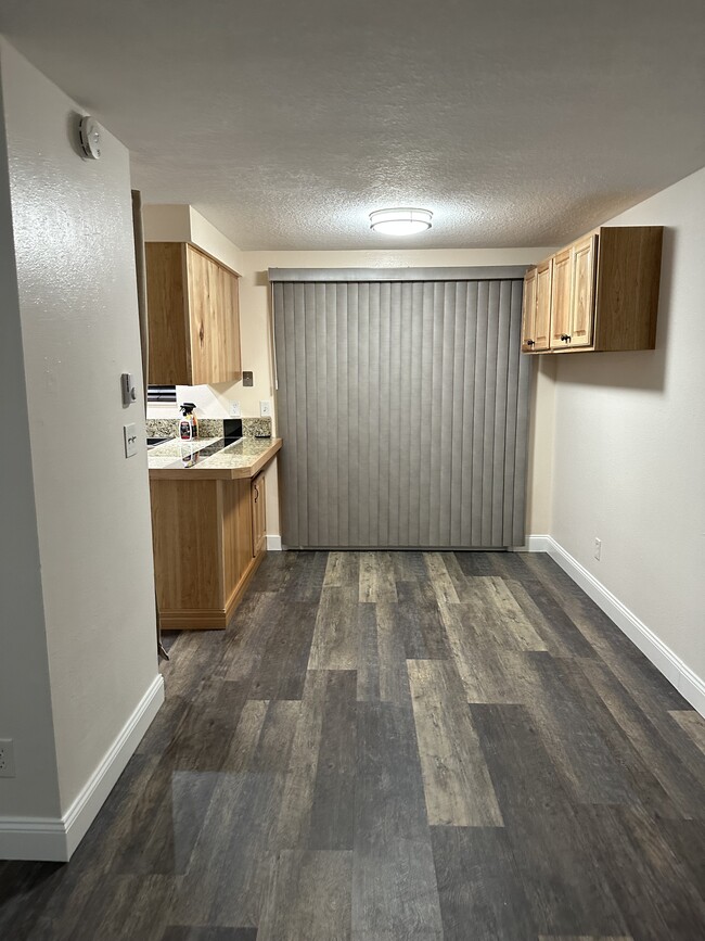 Building Photo - 335 SW 1st St Unit 3