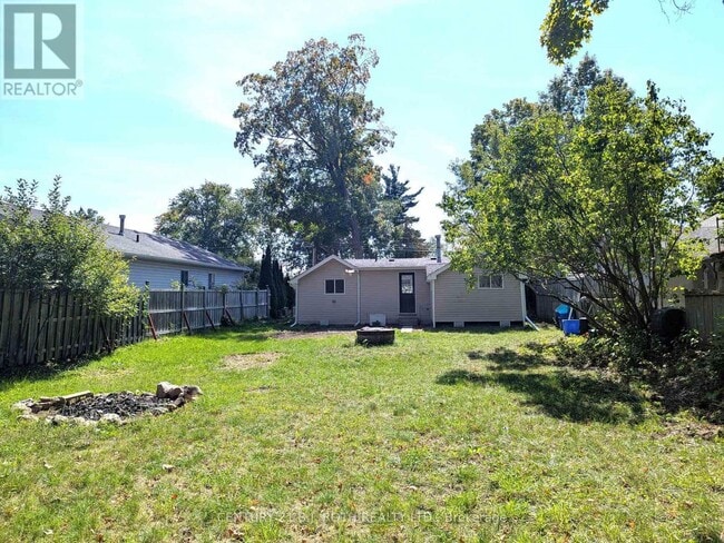 Photo - 696 Hastings Ave