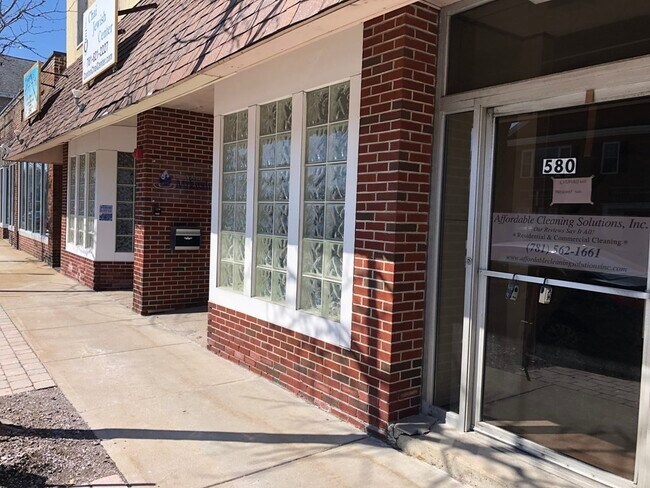 Photo - 582 Washington St