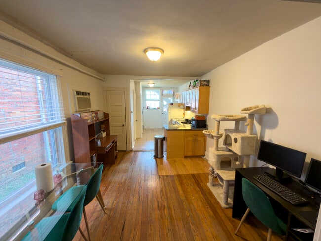 Building Photo - 3204 Stuart Ave Unit B