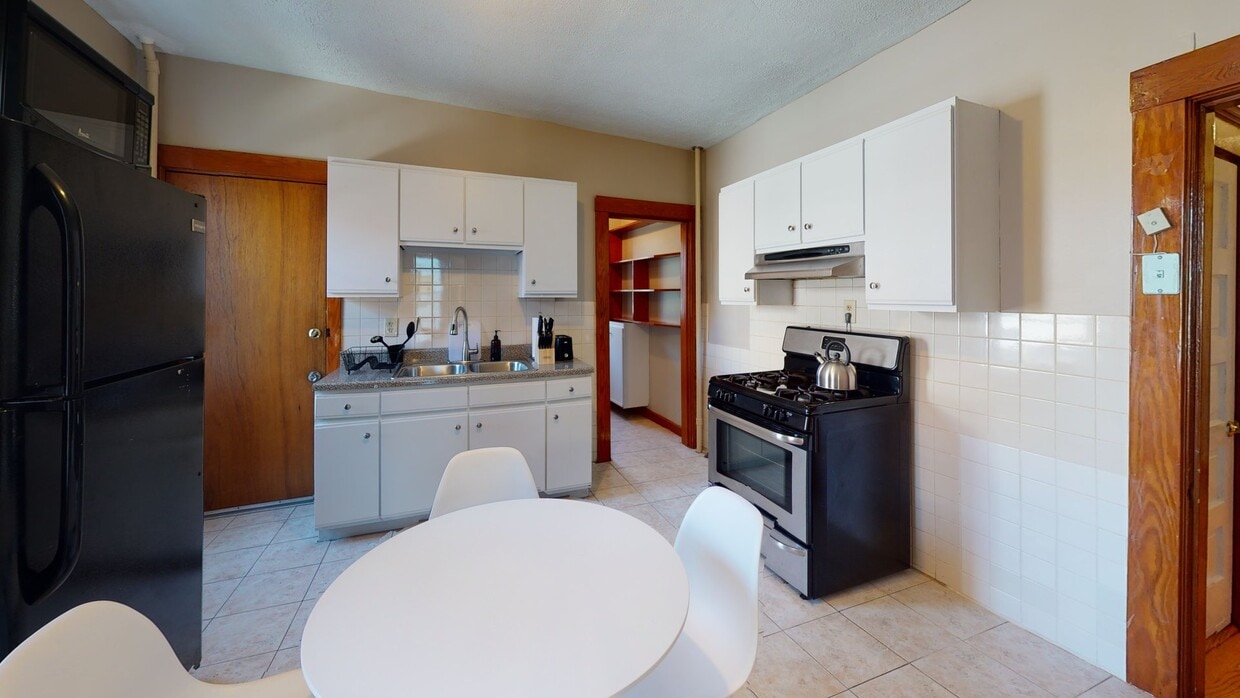 Photo - Private bedroom in 4 bed/1 bath Home