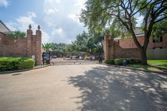 Building Photo - 2255 Braeswood Park Dr Unit 127 Rental