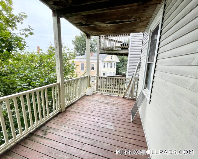7 Iroquois St Unit 2