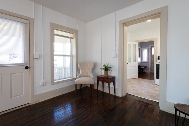 Photo - 105 E 2nd St