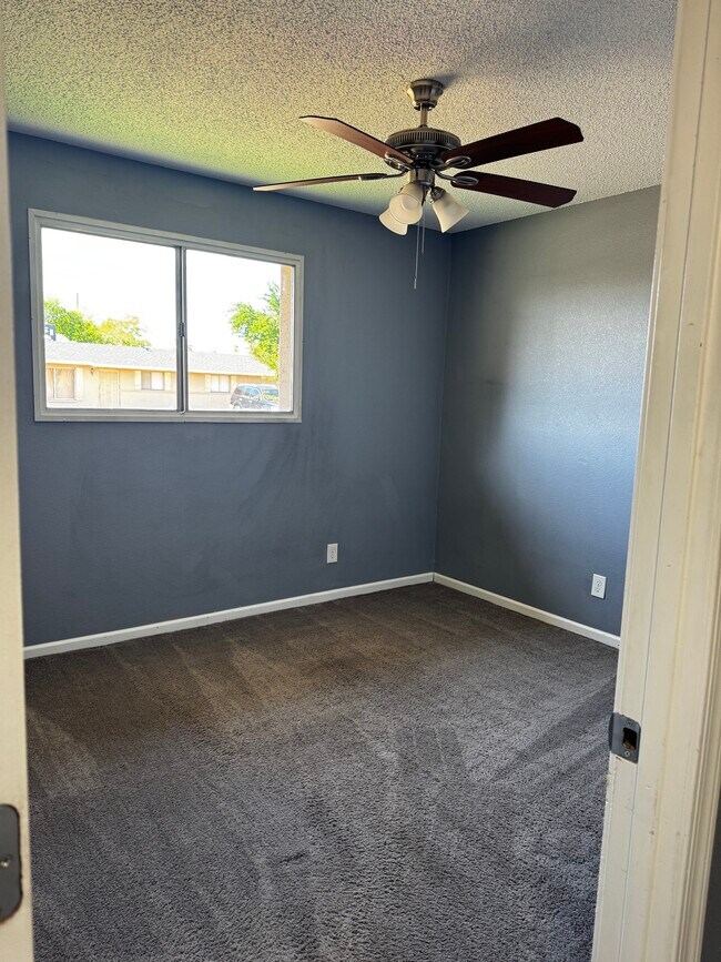 Photo - 2211 N 50th Dr