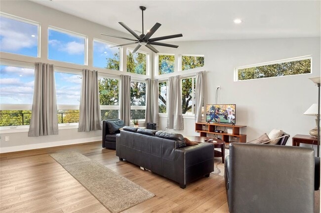 Photo - 300 Summit Ridge Dr N