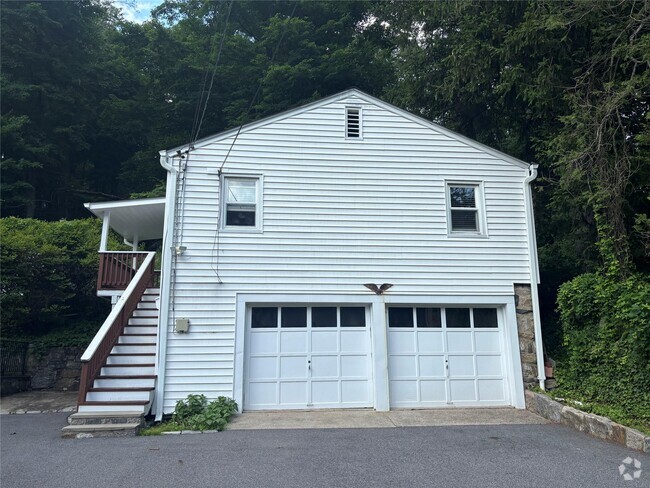 Building Photo - 149 Pleasantville Rd Rental