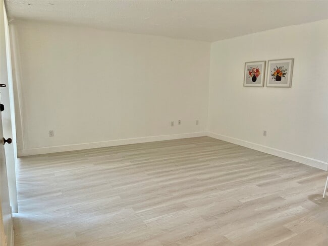 Photo - 3400 Timmons Ln Unidad 13