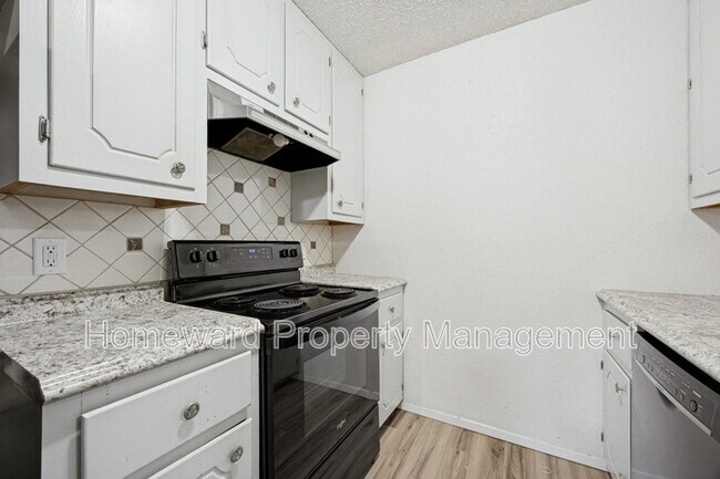 Photo - 806 W Belden St