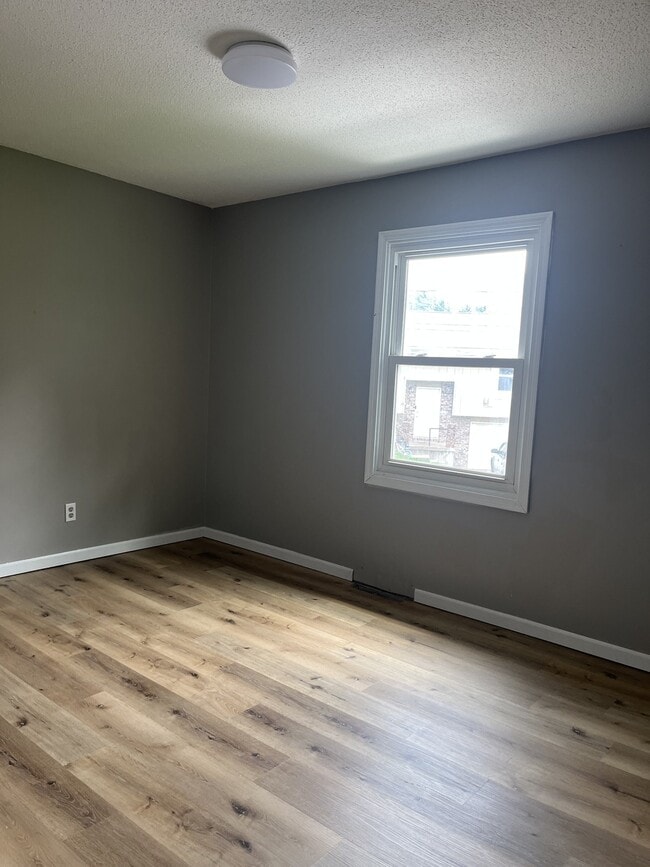 Photo - 523 E Lacy St