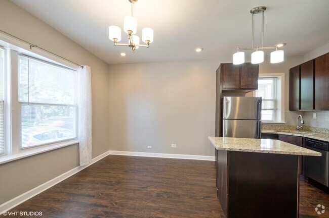 Building Photo - 3943 W Addison St Unit 1R Rental