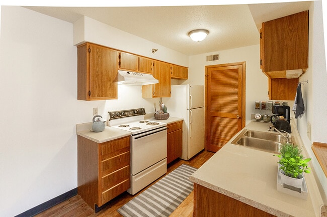 Fully Equipped Kitchen in Edgewood Apartments