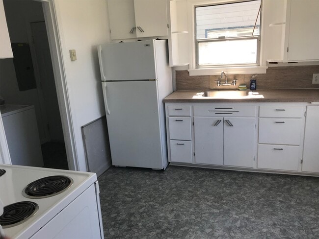 Photo - 6833 S Pine St