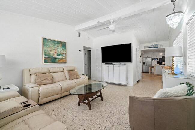 Photo - 321 Forsyth St