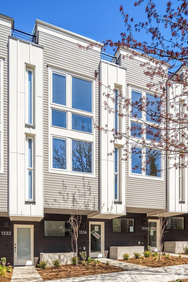 Building Photo - 2bd/1.75ba Seattle Townhome