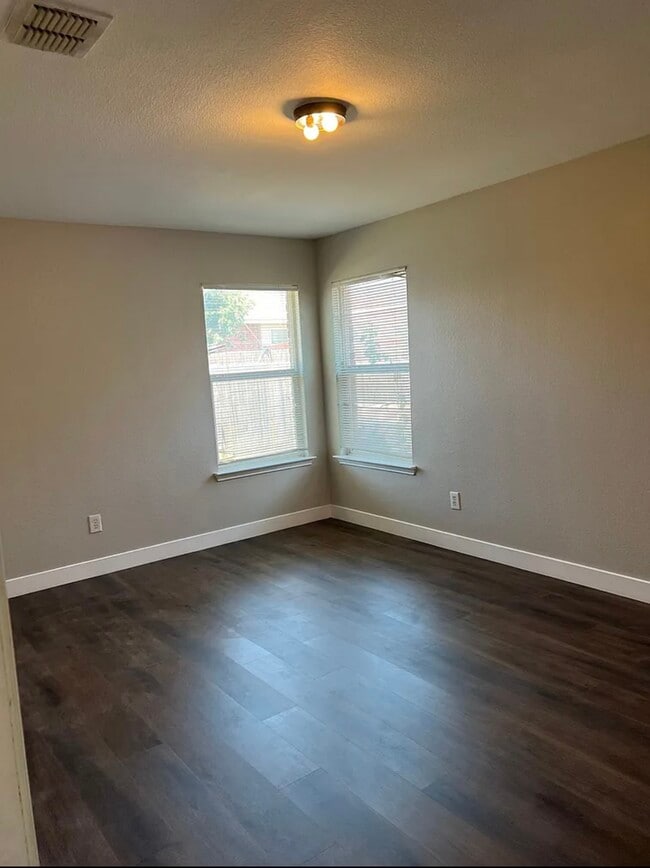 Photo - 1821 Trego Dr