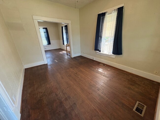 Photo - 219 E Campbell St