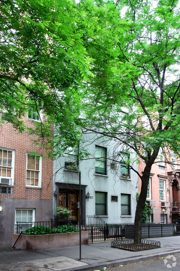 Photo - 322 W 22nd St