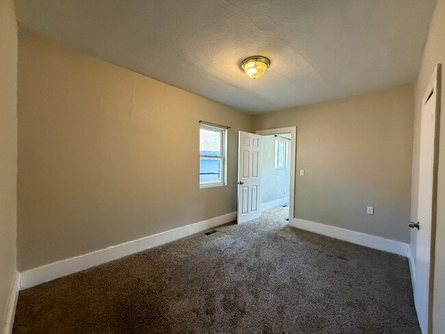 Photo - 404 E Kiowa St