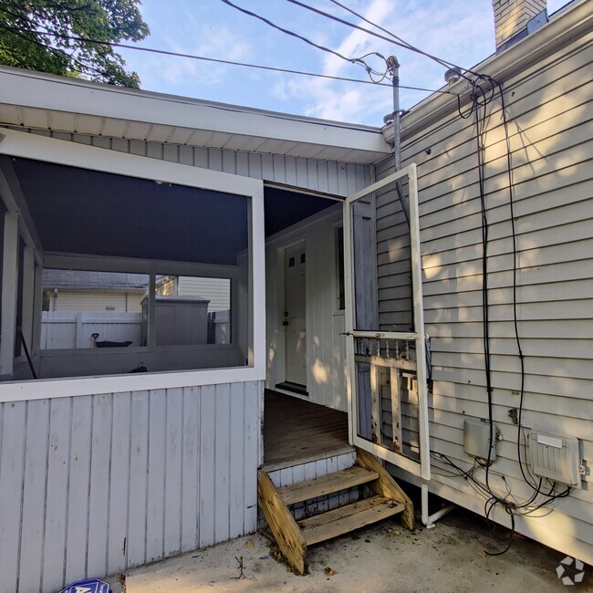 Building Photo - 3403 Woodland Ave Rental