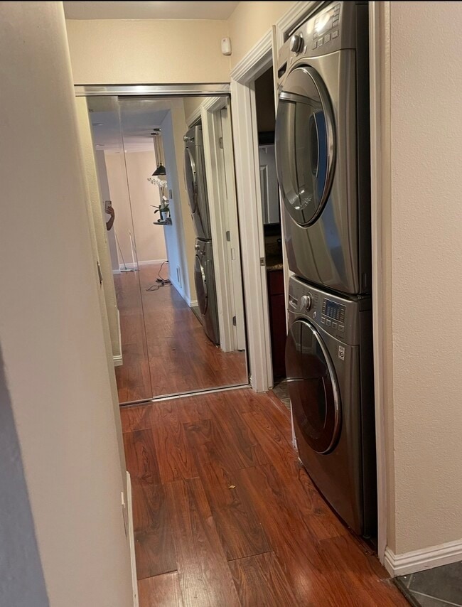 Photo - 713 Canonbury Way