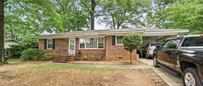 Building Photo - 1011 W Poplar St Rental
