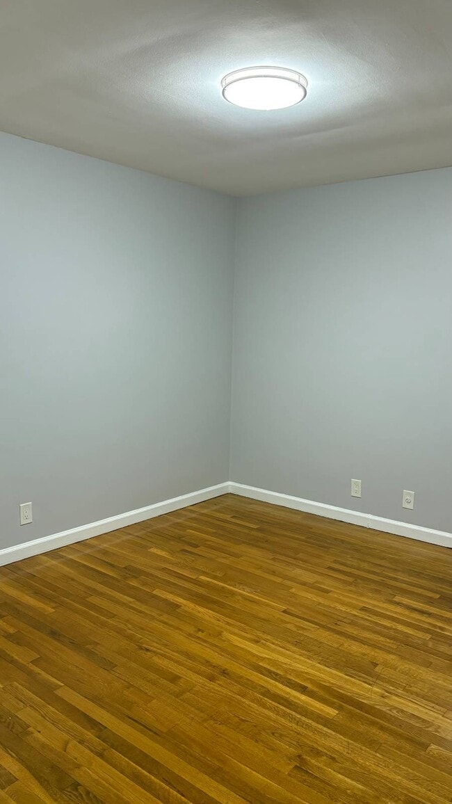 Photo - 268-04 83rd Ave