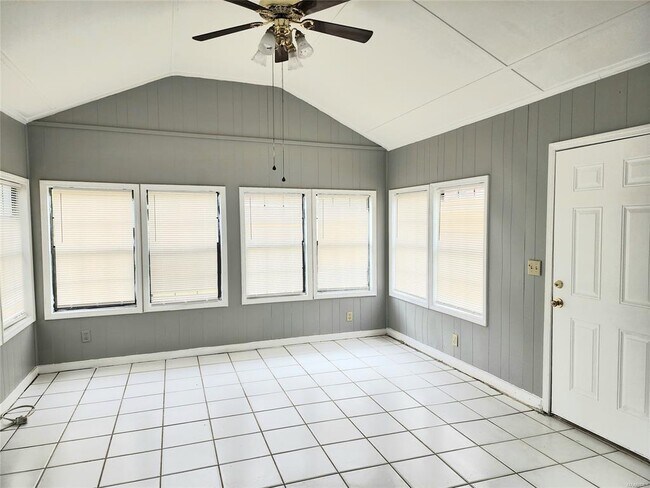 6105 Jennifer Ln