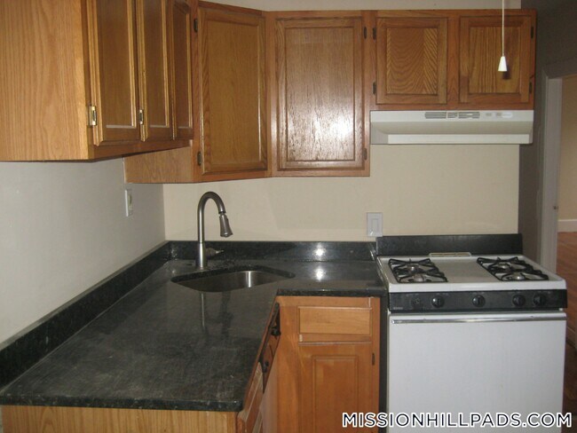 Building Photo - 35 Harold St Unit 2