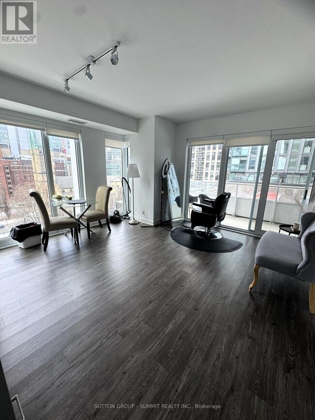 Photo - 88 Queen St E Unité 811