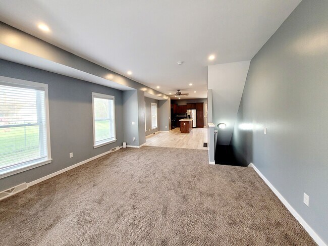 Photo - 729 Bates St SE