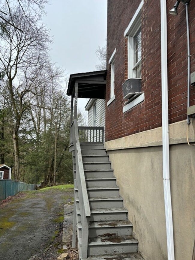 Photo - Kamineni-1070 Luzerne Street Unidad Kamineni-1070 Rear Luzerne Street