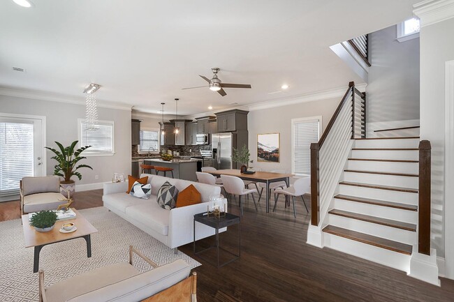 Photo - 229 Woodward Ave SE