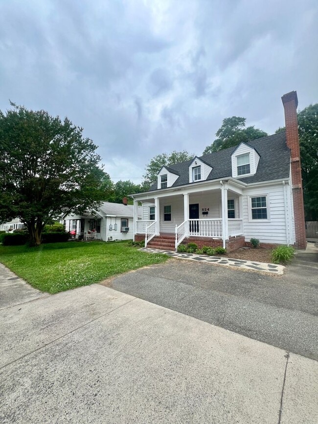 Photo - Beautiful Four Bedroom House, Right Off Grove and Patterson!! Lawn Care Included!!