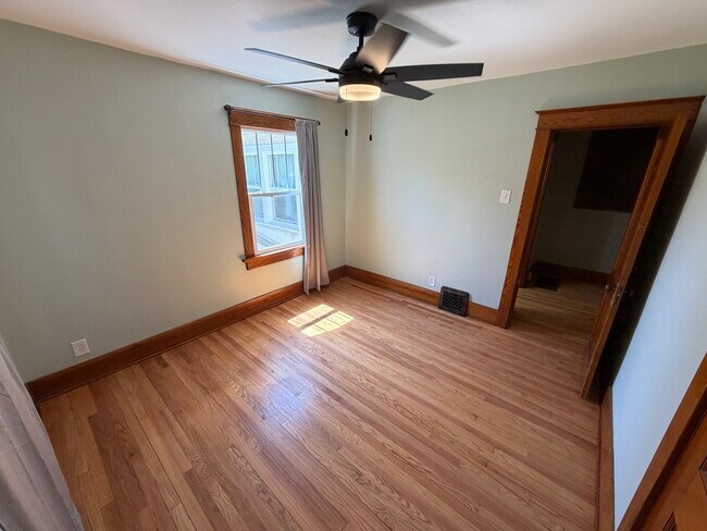 Photo - 2222 Duncan St